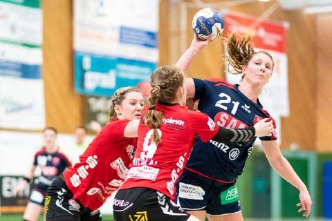 Evelyn Schulz HL Buchholz 08 Rosengarten 03 Marthe Nicolai HL Buchholz 08 Rosengarten 09 Saskia Putzke SG H2Ku Herrenberg Kuties 21 SG H2Ku Herrenberg Kuties vs. HL Buchholz 08 Rosengarten Luchse Handball 2 Bundesliga Women HBF Season 18 19 27 01 2019 SG H2Ku Herrenberg Kuties vs. HL Buchholz 08 Rosengarten Luchse Handball 2 Bundesliga Women HBF Season 18 19 27 01 2019 Mens Handball 2 Bundesliga Women HBF Season 18 19 27 01 2019 Mens Handball Copyright: xEibner-Pressefoto WolfgangxFrankx SGH