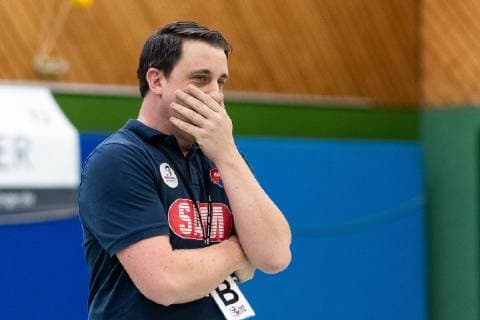 Mike Leibssle SG H2Ku Herrenberg Kuties Chef Trainer Hand in front of the mouth SG H2Ku Herrenberg Kuties vs HL Buchholz 08 Rosengarten Luchse Handball 2 Bundesliga Women HBF Season 18 19 27 01 2019 SG H2Ku Herrenberg Kuties vs HL Buchholz 08 Rosengarten Luchse Handball 2 Bundesliga Women HBF Season 18 19 27 01 2019 Herrenberg Copyright: xEibner-Pressefoto WolfgangxFrankx SGH