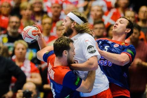 190127 Mikkel Hansen of Denmark in a duel with Christian O Sullivan and Sander Sagosen of Norway during the IHF World Handball Championship final between Norway and Denmark on January 27 2019 in Herning Photo Ludvig Thunman BILDBYR u0081N kod LT 35588,  Copyright: LUDVIGxTHUNMAN BB190127LT081