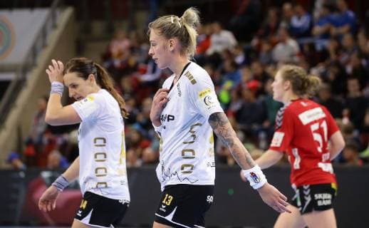 BAU Ludwigsburg Handball SG BBM Bietigheim vs Team Esbjerg from left Karolina Kudlocz Gloc Luisa Schulze BBM