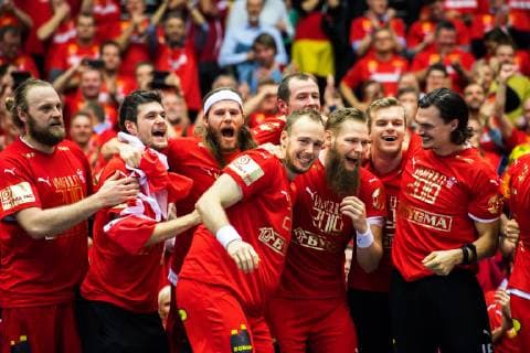 190127 Players of Denmark celebrates after the IHF World Handball Championship final between Norway and Denmark on January 27 2019 in Herning Photo Ludvig Thunman BILDBYR u0081N kod LT 35588,  Copyright: LUDVIGxTHUNMAN BB190127LT142