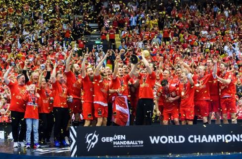 190127 Players of Denmark celebrates at the podium with the trophy after the IHF World Handball Championship final between Norway and Denmark on January 27 2019 in Herning Photo Ludvig Thunman BILDBYR u0081N kod LT 35588,  Copyright: LUDVIGxTHUNMAN BB190127LT145