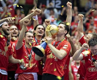 Goalkeeper Niklas Landin of Denmark with the trophy and gold medal after the men s IHF Handball World Championship gold medal match between Denmark and Norway in Herning Denmark Sunday Jan 27 2019 Herning Jylland Denmark,  Copyright: HenningxBagger HenningxBaggerx COP102 spdk20190127-194250-L