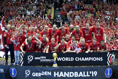 The danish team with the trophy and gold medal after the men s IHF Handball World Championship gold medal match between Denmark and Norway in Herning Denmark Sunday Jan 27 2019 Herning Jylland Denmark,  Copyright: HenningxBagger HenningxBaggerx COP102 spdk20190127-200006-L