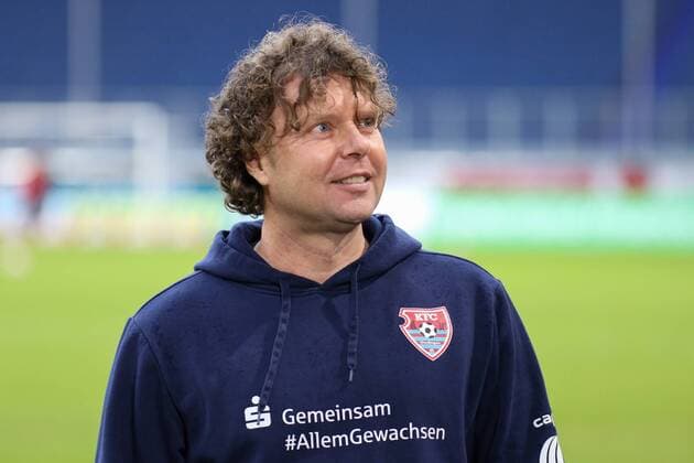 Stefan Kraemer coach KFC Uerdingen 05 football 3 league season 2018 19 KFC Uerdingen 05 vs FC Wuerzburger Kickers Duisburg Schauinsland Reisen Arena 27 01 2019 DFB regulations prohibit any use of photographs as image sequences and or quasi video Duisburg Schauinsland Reisen Arena NRW Germany