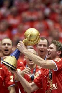 Handball WM, Dänemark ist Weltmeister IHF Men s World Championship WM Weltmeisterschaft 2019 Final handball match. Magnus Landin (4) of Denmark with the trophy and gold medal after men s IHF Handball World Championship Final between Denmark and Noway at the Jyske Bank Boxen arena in Herning Denmark on Sunday January 27 2019. Denmark 