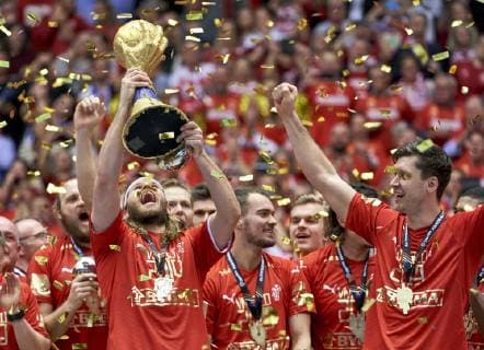 Handball WM, Dänemark ist Weltmeister IHF Men s World Championship WM Weltmeisterschaft 2019 Final handball match. Mikkel Hansen (24) of Denmark with the trophy and gold medal after men s IHF Handball World Championship Final between Denmark and Noway at the Jyske Bank Boxen arena in Herning Denmark on Sunday January 27 2019. Denmark 