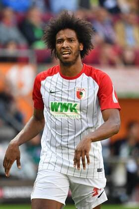 F. CAIUBY DA SILVA vom FC Augsburg freigestellt. Archivfoto: F. CAIUBY DA SILVA (FC Augsburg), verzweifelt, Aktion,Einzelbild,angeschnittenes Einzelmotiv,Halbfigur,halbe Figur. Fussball 1. Bundesliga, 33. Spieltag, FC Augsburg (A)-FC Schalke 04 (GE) 1-2, am 05.05.2018 in Augsburg Deutschland,WWK A R E N A. Â *** F CAIUBY DA SILVA exempted by FC Augsburg archival photo F CAIUBY DA SILVA FC Augsburg desperate action single picture cut single motif half figure football 1 Bundesliga 33 matchday FC Augsburg A FC Schalke 04 GE 1 2 on 05 05 2018 in Augsburg Germany WWK A R E N A Â