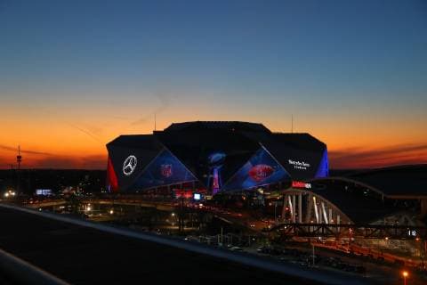 ATLANTA, GA - JANUARY 30: A General View of Mercedes Benz Stadium site of Super Bowl LIII at sunset during Super Bowl LIII week on January 30, 2019 at the Georgia World Congress Center in Atlanta GA. (Photo by Rich Graessle Icon Sportswire) NFL American Football Herren USA JAN 30 Super Bowl LIII - Mercedes Benz Stadium Icon190129487 EDITORIAL USE ONLY