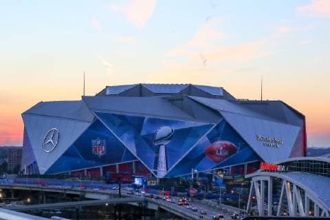 ATLANTA, GA - JANUARY 30: A General View of Mercedes Benz Stadium site of Super Bowl LIII at sunset during Super Bowl LIII week on January 30, 2019 at the Georgia World Congress Center in Atlanta GA. (Photo by Rich Graessle Icon Sportswire) NFL American Football Herren USA JAN 30 Super Bowl LIII - Mercedes Benz Stadium Icon190129501 EDITORIAL USE ONLY