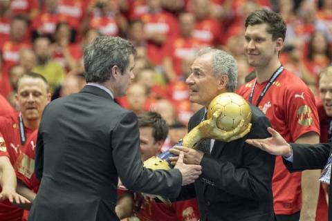 Frederik von denmark l THE Crown Prince and Hassan MOUSTAFA IHF President EGY with the Cup Final Norway NOR denmark DEN 22 31 at 27 01 2019 in Herning denmark Handball World Championship 2019 from 10 01 27 01 2019 in Germany denmark