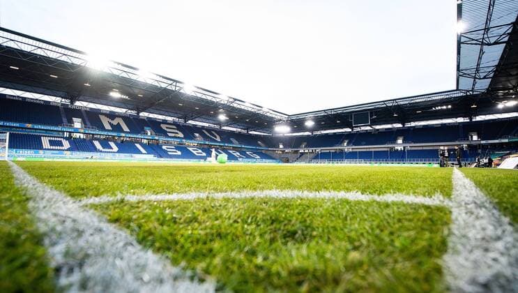 01 02 2019 xfux Football 2 Bundesliga MSV Duisburg SV Darmstadt 98 emonline emspor v l View Overview Schauinsland Travel Arena Turf Interior Field Field Field Line Tribune Floodlight Light Roof DFL DFB REGULATIONS PROHIBIT ANY USE OF PHOTOGRAPHS as IMAGE SEQUENCES and or QUASI VIDEO Duisburg