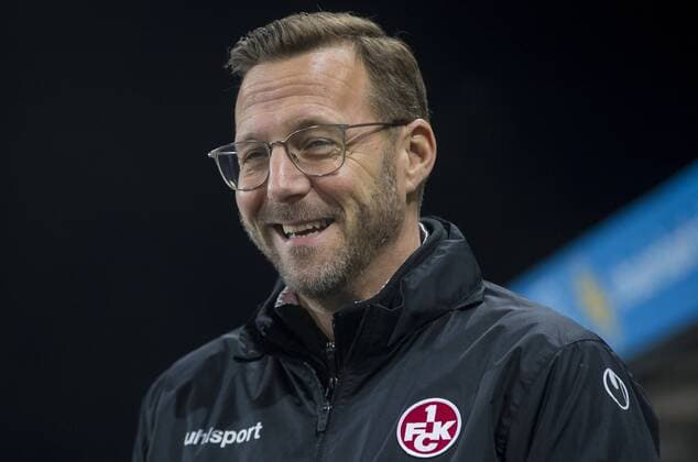 Football 3 League Season 2018 2019 22 Matchday Prussia Münster 1 FC Kaiserslautern on 01 02 2019 in Münster North Rhine-Westphalia Kaiserslautern coach Sascha Hildmann laughs before the game DFB regulations prohibit any use of photographs as image sequences and or quasi video Copyright: xKirchner MarcoxSteinbrennerx