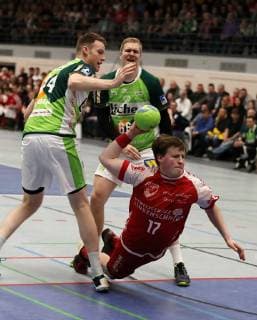 TuS Ferndorf HSG Wetzlar 01 02 2019 front Mattis Michel TuS Ferndorf against left Lenny Rubin HSG Wetzlar and Anton Lindskog HSG Wetzlar preparation test match TuS Ferndorf HSG Wetzlar 01 02 2019 Neunkirchen Am Rassberg Germany