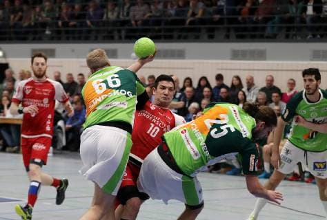 TuS Ferndorf HSG Wetzlar 01 02 2019 Center Marijan Basic TuS Ferndorf against left Anton Lindskog HSG Wetzlar and Olle Forsell Schefvert HSG Wetzlar Preparation Test match TuS Ferndorf HSG Wetzlar 01 02 2019 Neunkirchen Am Rassberg Germany