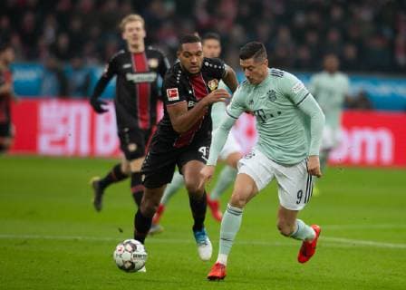 Leverkusen Germany 02 02 2019 1 Bundesliga 20 Spieltag Bayer 04 Leverkusen FC Bayern Muenchen Jonathan Tah B04 Robert Lewandowski FCB in the duel DeFodi512