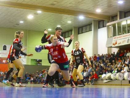 Kerstin Foth Herrenberg behind Petra Nagy Zwickau Nadja Bolze Zwickau and Alisa Pester Zwickau v l Handball Women 2 League 2018 19 BSV Sachsen Zwickau SG H2Ku Herrenberg at 2 2 2019 BSV Sachsen Zwickau SG H2Ku Herrenberg