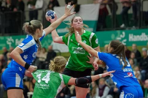 Lena Thomas SV Werder Bremen 7 at the throw game scene action handball 2 Bundesliga women SV Werder Bremen HC Rödertal xobx