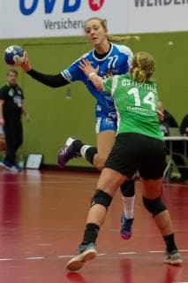 v li Lisa Loehnig HC Rödertal 77 and Nele Osterthun SV Werder Bremen 14 in duel duel game scene action handball 2 Bundesliga women SV Werder Bremen HC Rödertal xobx