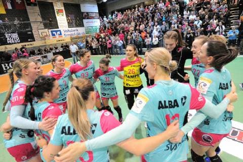 Cheers at the TusSies TusSies Metzingen Handball HBF League EHF Cup Group Phase 02 02 2019 Photo TBaur Eibner TusSies Metzingen vs. IK Saevehof Metzingen Copyright: xEIBNER TobiasxBaurx EP_TBR
