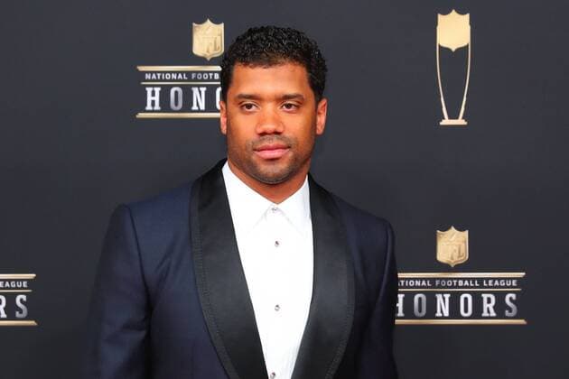 ATLANTA, GA - FEBRUARY 02: Russell Wilson poses for photos on the red carpet at the NFL American Football Herren USA Honors on February 2, 2019 at the Fox Theatre in Atlanta, GA. (Photo by Rich Graessle Icon Sportswire) NFL: FEB 02 NFL Honors Red Carpet Icon1902021571 EDITORIAL USE ONLY