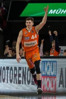 New Ulm Germany 02 02 2019 Basketball Bundesliga 19 matchday ratiopharm ulm vs Eisbaeren Bremerhaven David Kraemer Ulm cheers Harry Langer DeFodi eu DeFodi541