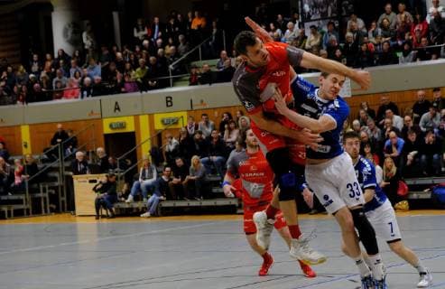03 02 2018 xkhx Melsungen charity game MT Melsungen against TV Hüttenberg in favour of the Melsunger Fuldatalschule Johannes Klein Hüttenberg against Simon Birkefeld 23 MT Melsungen