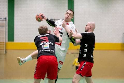 Vlotho Germany 02 02 2019 Test match 2018 2019 GWD Minden vs ASV Hamm Westfalen L R Fabian Huesmann Hamm Miljan Pusica Minden Markus Fuchs Hamm Vlotho Nordrhein Westfalen Germany Jaegerortsporthalle
