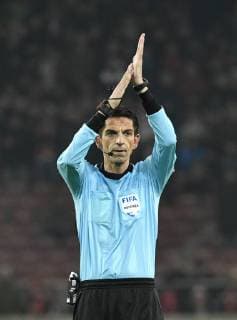 Schiedsrichter Referee Deniz Aytekin Gestik, Geste Hand Handspiel VfB Stuttgart vs SC Club Freiburg SCF 03.02.2019 DFL REGULATIONS PROHIBIT ANY USE OF PHOTOGRAPHS AS IMAGE SEQUENCES AND OR QUASI-VIDEO VfB Stuttgart vs SC Sport-Club Freiburg *** Referee Referee Deniz Aytekin Gestic gesture gesture gesture hand handball VfB Stuttgart vs SC Sport Club Freiburg SCF 03 02 2019 DFL REGULATIONS PROHIBIT ANY USE OF PHOTOGRAPHS AS IMAGE SEQUENCES AND OR QUASI VIDEO VfB Stuttgart vs SC Sport Club Freiburg