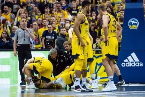 Basketball Berlin 02 02 2019 easyCredit BBL 1 Bundesliga Season 2018 2019 Alba Berlin medi Bayreuth Stefan Peno ALBA Berlin No 44 Injured at the knee
