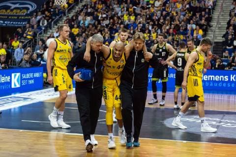 Basketball Berlin 02 02 2019 easyCredit BBL 1 Bundesliga Season 2018 2019 Alba Berlin medi Bayreuth Stefan Peno ALBA Berlin No 44 Injured at the knee
