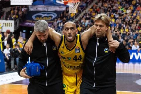 Basketball Berlin 02 02 2019 easyCredit BBL 1 Bundesliga Season 2018 2019 Alba Berlin medi Bayreuth Stefan Peno ALBA Berlin No 44 Injured at the knee