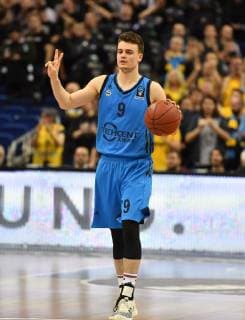 Jonas Mattisseck ALBA with ball ALBA Berlin Partizan Belgrade Basketball Eurocup 2018 2019 7Days Eurocup Top16 Round Top16 Round Men Men Men Men Season 2018 2019 Berlin 5 2 2019 Mercedes Benz Arena
