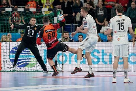 v li Dejan Milosavljev Goalkeeper Skopje 96 Jannik Kohlbacher RNL 80 Gleb Kalarash Skopje 21 Christian Dissinger Skopje 15 Action Action Game scene Handball Champions League Rhein Neckar Löwen RK Vardar Skopje xozx
