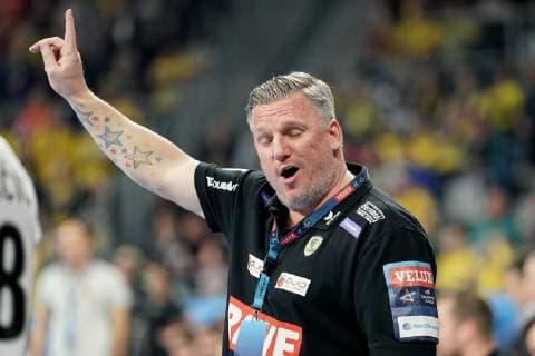 Nikolaj Jacobsen coach head coach RNL gives instructions gesticulated with arms gesticulate gives instructions gesticulate frame action action handball champions league Rhine Neckar lions RK Vardar Skopje xozx