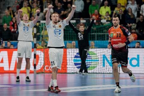 v li Dainis Kristopans Skopje 10 Gleb Kalarash Skopje 21 cheering on a goal cheering on a goal cheering on a goal goal success celebrate the goal goal celebration cheering on the goal optimistic game scene highlight action action handball champions league Rhine Neckar lions RK Vardar Skopje xozx