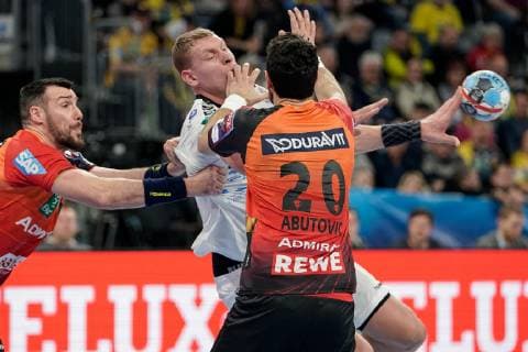 v li Gedeon Guardiola RNL 30 Dainis Kristopans Skopje 10 Ilija Abutovic RNL 20 duel game scene duel tackle tackling dynamics action action handball champions league Rhine Neckar lions RK Vardar Skopje xozx