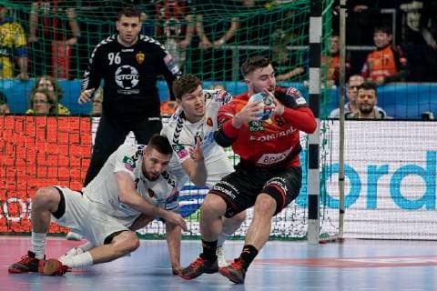 v li Gleb Kalarash Skopje 21 Christian Dissinger Skopje 15 Jannik Kohlbacher RNL 80 duel game scene duel tackle tackling dynamics action action handball champions league Rhine Neckar lions RK Vardar Skopje xozx