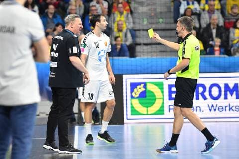 Rhein Neckar Loewen HC Vardar Skopje Rhein Neckar Loewe coach Nikolaj Jacobsen gets the yellow card shown at match in Champions League Rhein Neckar Loewen HC Vardar Skopje Mannheim 06 02 19 Handball Champions League Group Phase Mannheim Baden Wuerttemberg Germany SAP Arena