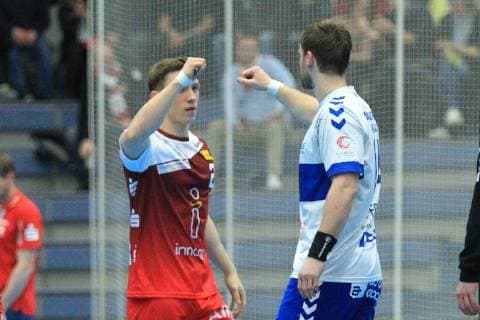 The players clap their hands before the game at the game TUSEM Essen vs. Dessau Rosslauer HV Handball 2 Bundesliga 08 02 2019 TUSEM Essen vs. Dessau Rosslauer HV Handball 2 Bundesliga 08 02 2019 Essen Copyright: xEIBNER MarioxHommesx EP_MHS