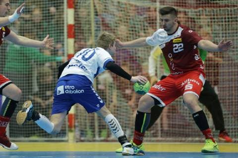 v l Slavomir Mlotek Dessau Rosslau 10 runs Dennis Szczesny Essen 22 at the game TUSEM Essen vs. Dessau Rosslauer HV Handball 2 Bundesliga 08 02 2019 TUSEM Essen vs. Dessau Rosslauer HV Handball 2 Bundesliga 08 02 2019 Essen Copyright: xEIBNER MarioxHommesx EP_MHS