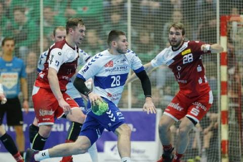 Tim Zechel Essen 96 and Malte Seidel Essen 28 block the attack of Daniel Zele Dessau Rosslau 28 in the game TUSEM Essen vs. Dessau Rosslauer HV Handball 2 Bundesliga 08 02 2019 TUSEM Essen vs. Dessau Rosslauer HV Handball 2 Bundesliga 08 02 2019 Essen Copyright: xEIBNER MarioxHommesx EP_MHS