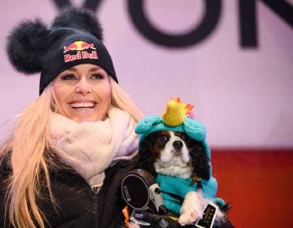 Sport Bilder des Tages 190209 Lindsey Vonn of USA with her dog at the public draw for women s downhill during the FIS Alpine World Ski Championships on February 9, 2019 in Are. Photo: Joel Marklund BILDBYRAN kod JM 87855 *** 190209 Lindsey Vonn of USA with her dog at the public draw for women s downhill during the FIS Alpine World Ski Championships on February 9 2019 in Are Photo Joel Marklund BILDBYRAN kod JM 87855,  Copyright: JOELxMARKLUND BB190209JM107