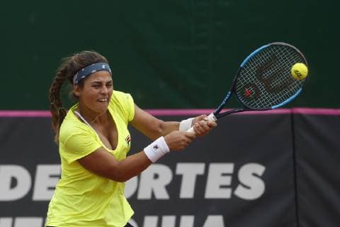 The Brazilian tennis player Carolina Meligeni returns the ball to the Paraguayan Montserrat Gonzalez during the first match of the final of the American Zone of the Fed Cup, in Rionegro, Colombia, 09 February 2019. Final of the American Zone of the Fed Cup: Brazil - Paraguay !ACHTUNG: NUR REDAKTIONELLE NUTZUNG!  Copyright: xLuisxEduardoxNoriegaxA.x AME798 20190209-636853368613586123