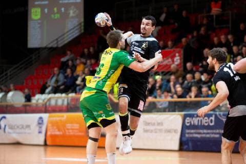 Hagen Germany 09 02 2019 2 Handball Bundesliga 2018 2019 VfL Eintracht Hagen vs HC Elbflorenz L R Tim Stefan Hagen Roman Becvar Elbflorenz Hagen Nordrhein Westfalen Germany Krollmann Arena
