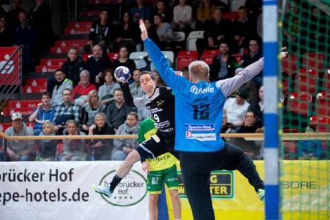 Hagen Germany 09 02 2019 2 Handball Bundesliga 2018 2019 VfL Eintracht Hagen vs. HC Elbflorenz L R Julius Dierberg Elbflorenz Goalkeeper Nils Dresrüsse Dresruesse Hagen Hagen Nordrhein Westfalen Germany Krollmann Arena