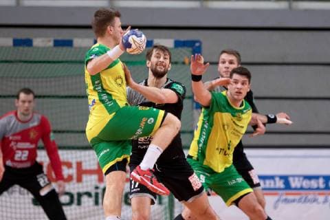 Hagen Germany 09 02 2019 2 Handball Bundesliga 2018 2019 VfL Eintracht Hagen vs HC Elbflorenz L R Sören Soeren Kress Hagen Norman Flödl Floedl Elbflorenz Hagen Nordrhein Westfalen Germany Krollmann Arena
