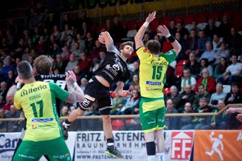 Hagen Germany 09 02 2019 2 Handball Bundesliga 2018 2019 VfL Eintracht Hagen vs HC Elbflorenz M R Sebastian Greß Gress Elbflorenz Julian Renninger Hagen Hagen Nordrhein Westfalen Germany Krollmann Arena