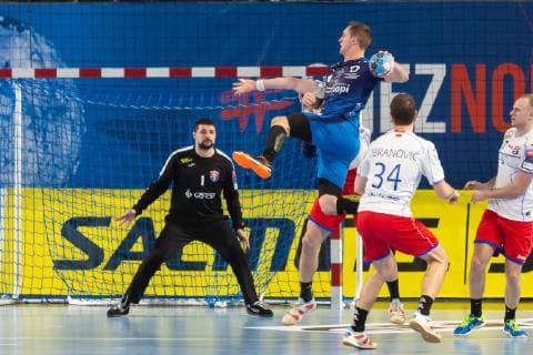 match de ehf champions league entre le Montpellier Handball (mhb) et Meshkov Brest. PORTE Valentin Right Back Sandro Obranovic HANDBALL : Montpellier vs Meshkov brest - Velux ehf champions league - 09 02 2019 GuillaumeBRESSON Panoramic 
