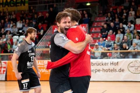 Hagen Germany 09 02 2019 2 Handball Bundesliga 2018 2019 VfL Eintracht Hagen vs HC Elbflorenz L R Sebastian Greß Gress Elbflorenz Goalkeeper Hendrik Halfmann Elbflorenz Hagen Nordrhein Westfalen Germany Krollmann Arena